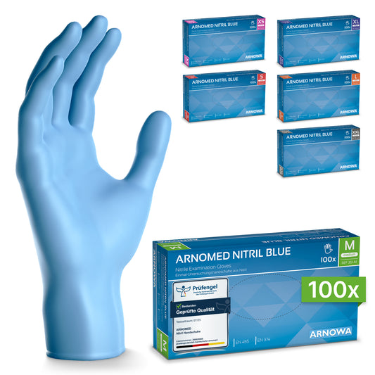 Links ist ein blauer ARNOMED NITRIL BLUE Reißfeste Einmalhandschuh der ARNOWA GmbH hochkant abgebildet. Rechts sind sechs Schachteln dieser latexfreien Handschuhe in verschiedenen Größen abgebildet, davor eine Schachtel "100x" Größe M.