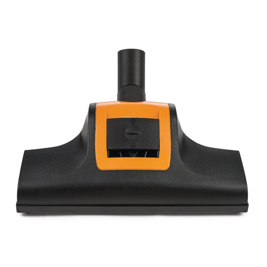 Die Diversey TASKI AERO Turbo Vacuum Bürste in Schwarz und Orange ist mit zwei Schaltern ausgestattet und passt zu den TASKI AERO Modellen, um eine effiziente Reinigung zu gewährleisten. Abgebildet ist ein Bodenkopfaufsatz (1 Stück) auf weißem Hintergrund.