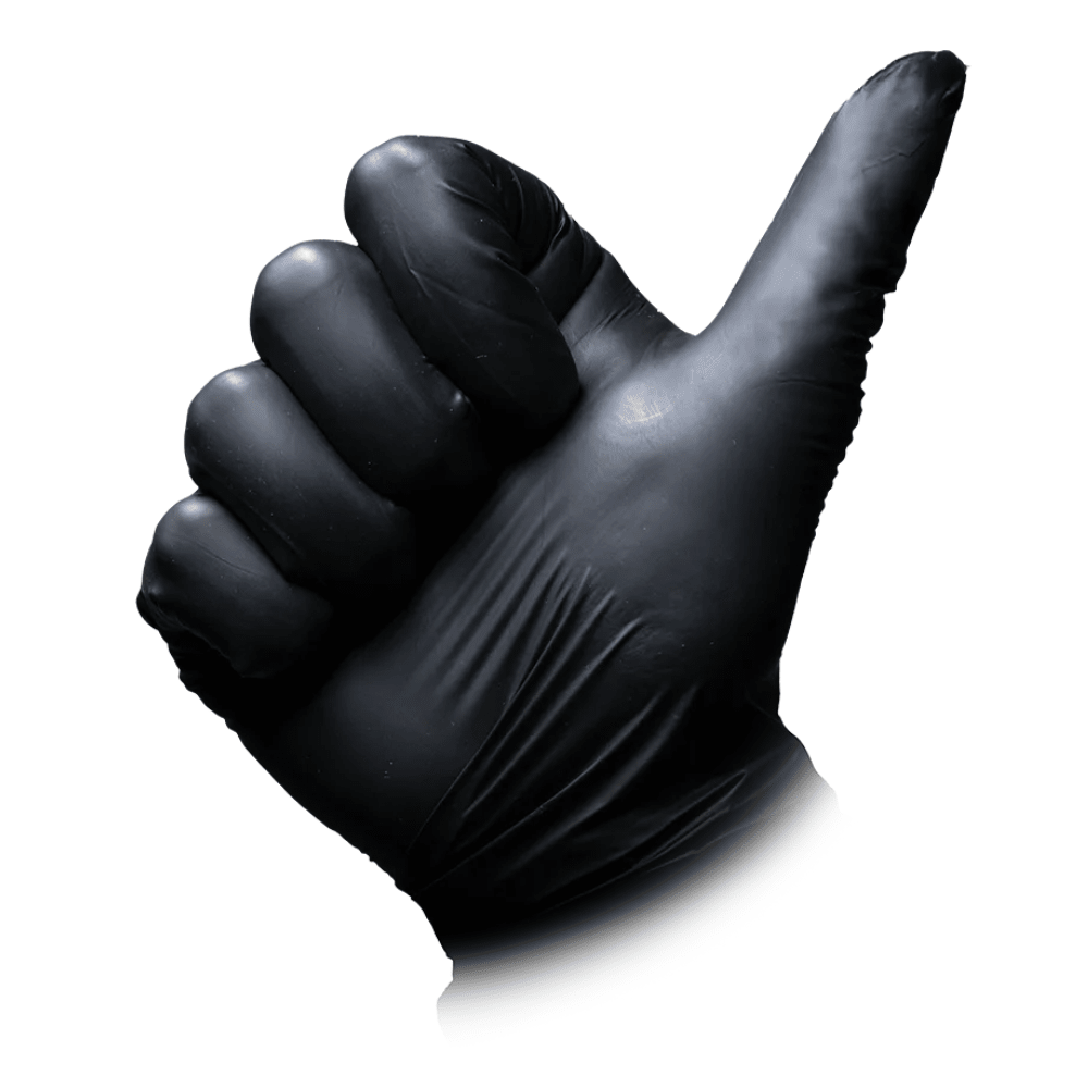 En hand som bär en AMPri MED-COMFORT BLACK Vitril-handske, puderfri, svart, från AMPri Handelsgesellschaft mbH, visar tummen upp mot en vit bakgrund.