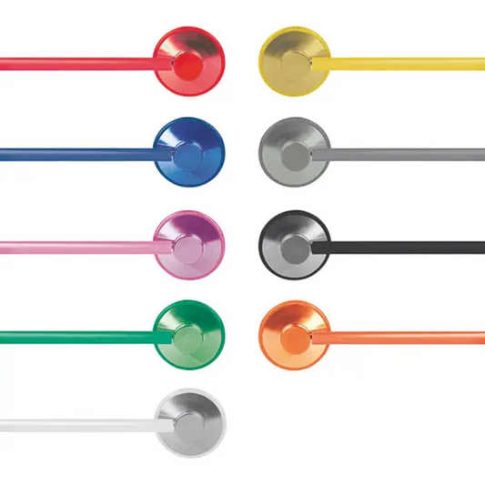 Neun farbenfrohe Kabel mit runden Steckern, frei von Latex und Nickel, sind in zwei Spalten auf weißem Hintergrund angeordnet. Die Farben – Rot, Gelb, Blau, Grau, Rosa, Schwarz, Grün, Orange und Weiß – sind so auffällig wie die Lackierung eines Flachkopf-Stethoskops Modell Schwester der Servoprax GmbH.