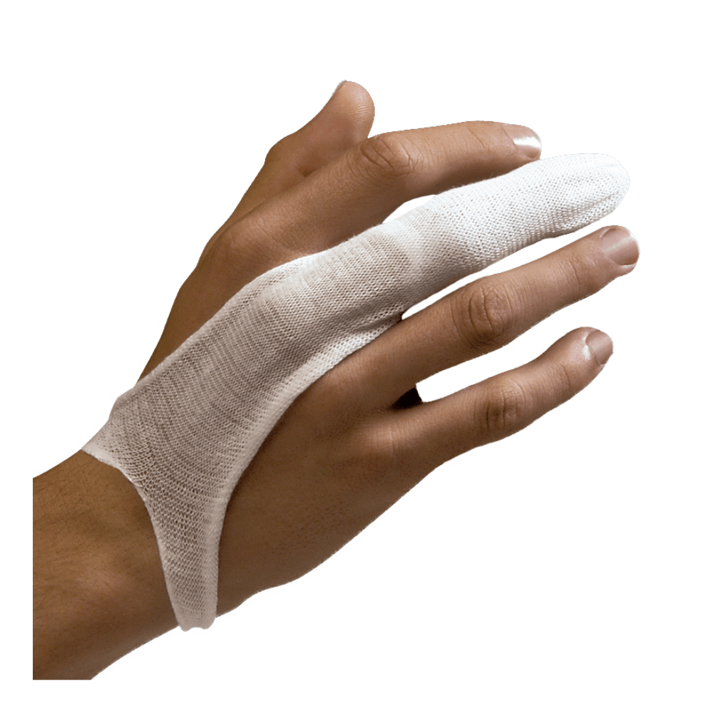 En hand med elastiska fingerlingar från Holthaus, som täcker pekfingret och sträcker sig ända till tummens bas, från Holthaus Medical GmbH & Co. KG. Det andningsbara, töjbara bandaget håller pekfingret på plats. Bakgrunden är enfärgat vit.