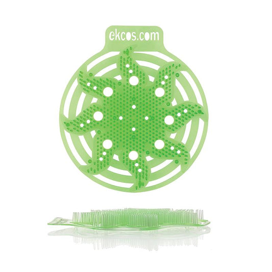 Eine grüne, runde Ekcos Power Screen Urinalmatte - 30+ Tage von Diversey Deutschland GmbH & Co. OHG mit mehreren Löchern und blattähnlichen Fortsätzen ist aufrecht abgebildet; oben ist "ekcos.com" aufgedruckt, was die lang anhaltende Geruchskontrolle für bis zu 30 Tage hervorhebt.