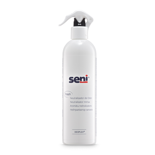 Der Seni Care Geruchsneutralisator von TZMO Deutschland GmbH ist eine 500 ml Flasche mit Sprühkopf, die für ein angenehmes Geruchsumfeld sorgt. Er ist mit mehrsprachigem Text und dem DEOPEX+ Logo versehen und neutralisiert Gerüche in Ihren Räumen effektiv.