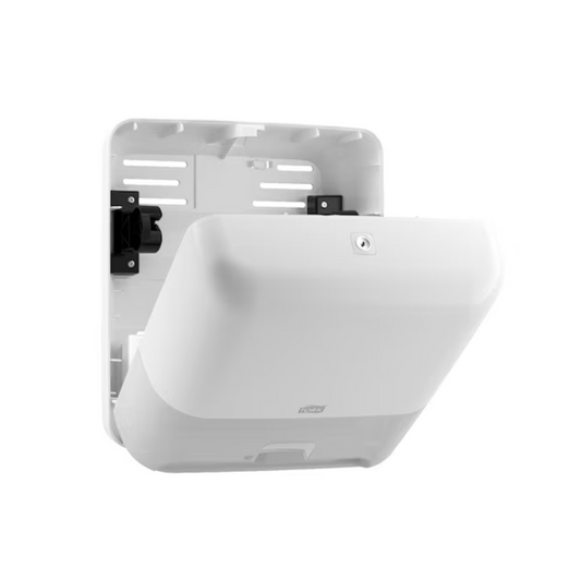 Der Tork Matic® 551100 Sensorspender für Rollenhandtücher Elevation H1 von TORK – Essity Professional Hygiene Germany GmbH ist ein eleganter Spender aus weißem Kunststoff zur Wandmontage. Sein verschließbarer Deckel und das leicht geöffnete Design sorgen für effizientes, berührungsloses Händetrocknen. Der schlichte weiße Hintergrund ist ideal für die Aufbewahrung von Papierhandtüchern und unterstreicht die elegante und funktionale Ästhetik dieses Tork Matic Sensorspenders.