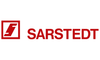 Roter Schriftzug „SARSTEDT“ mit quadratischem Logo links, freigestellt auf hellem Hintergrund zentriert dargestellt