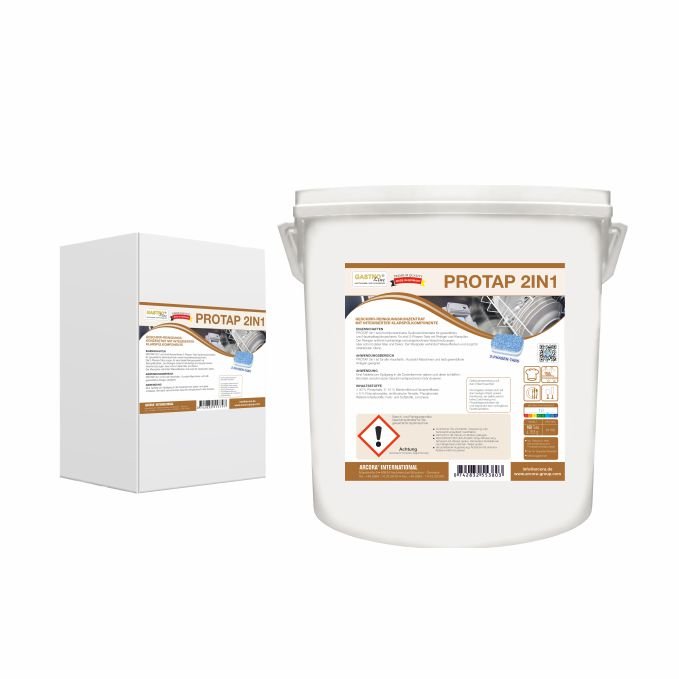 En vit rektangulär burk och en vit plastbehållare med handtag från Arcora International GmbH, båda märkta med texten "Arcora PROTAP 2IN1 DISKRENGÖRINGSKONCENTRAT", är försedda med bruna/beige köksetiketter och varningssymboler och betonar den effektiva rengöringsprestandan.