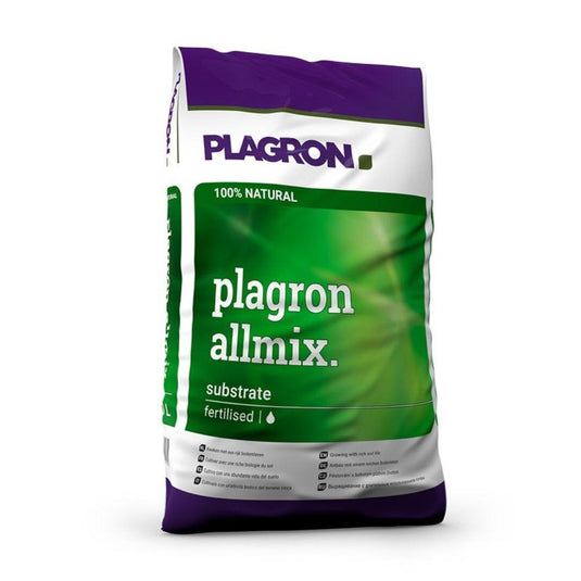 Plagron Allmix 50L från Bertels B.V. är en grön-lila påse med den vita texten ”100 % naturlig”. Den är berikad med organisk förgödsling och har symboler för maskkompost som främjar växternas tillväxt.