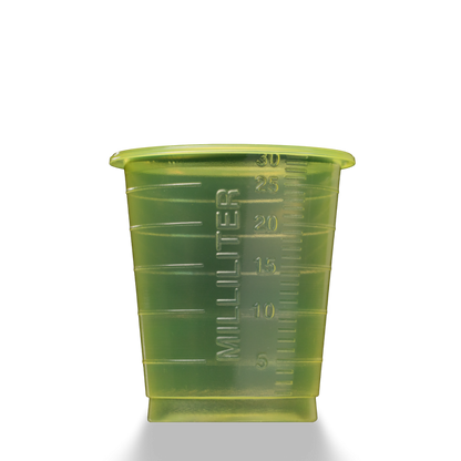 Der MED COMFORT ECO Einmal Medizinbecher 30 ml graduiert von der AMPri Handelsgesellschaft mbH ist ein grüner, durchscheinender Kunststoffbecher mit Messmarkierungen, der auf einem schlichten weißen Hintergrund abgebildet ist.
