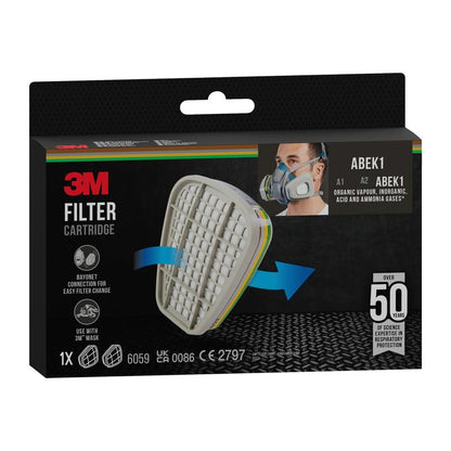 En svart låda med 3M™ Filterpatron 6059, ABEK1-kombinationsfilter (1 par/förpackning) från 3M Deutschland GmbH visar ett vitt filter, person med andningsskyddsmask, maskkompatibilitet och skydd mot organiska gaser och ångor.