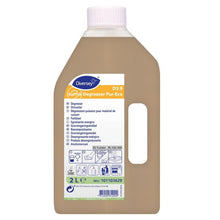 En 2-litersflaska Suma Degreaser Pur-Eco D3.9 fettlösare från Diversey Deutschland GmbH & Co. OHG, med beige vätska, miljövänliga piktogram, produktinformation, instruktioner på etiketten och inklusive sprayhuvud.