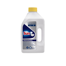Eine 2-Liter-Kunststoffflasche von SUN Professional maschineller Reiniger für Gläser von Diversey Deutschland GmbH & Co. OHG-ideal für Gläser- und Thekenspülmaschinen, sorgt für strahlend saubere Gläser.