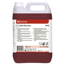 Ein 5-Liter-Kanister Diversey TASKI Sani Cid conc Sanitärreiniger (Hochkonzentrat auf Zitronensäurebasis) von Diversey Deutschland GmbH & Co. OHG; rote Flüssigkeit, detailliertes Etikett, ideal zur Entfernung von Kalkablagerungen.