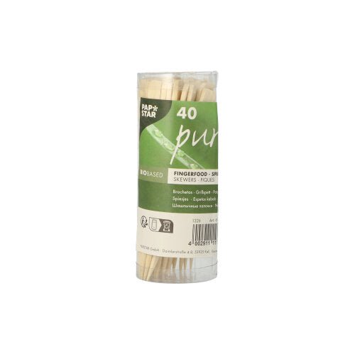 En cylindrisk plastbehållare rymmer 40 PAPSTAR fingerfood-spett "pure" (10 cm), perfekt för golfevenemang. Den gröna etiketten visar märket PAPSTAR GmbH och information på flera språk, medan spetten är synliga inuti behållaren.