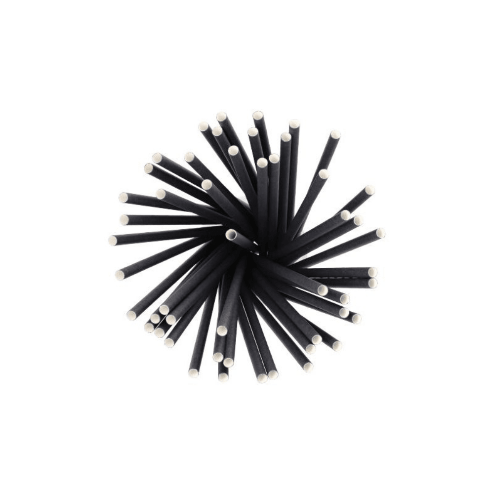 En vy uppifrån av en grupp miljövänliga, svarta cylindriska stavar med vita ändar, arrangerade som hållbara Shake-sugrör, papperssugrör Ø 8 mm, 25 cm, från PAPSTAR GmbH i ett radiellt stjärnmönster.