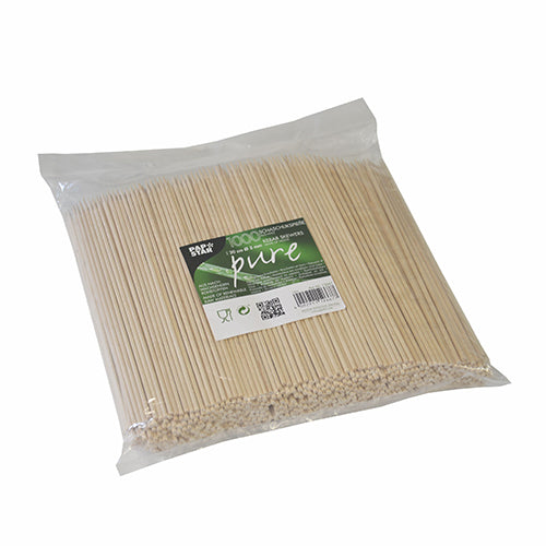 En genomskinlig plastförpackning från PAPSTAR GmbH innehåller 1000 "rena" grillspett av trä, vardera 20 cm långa och 3 mm tjocka, enhetligt riktade och med en grön-vit etikett inuti påsen.