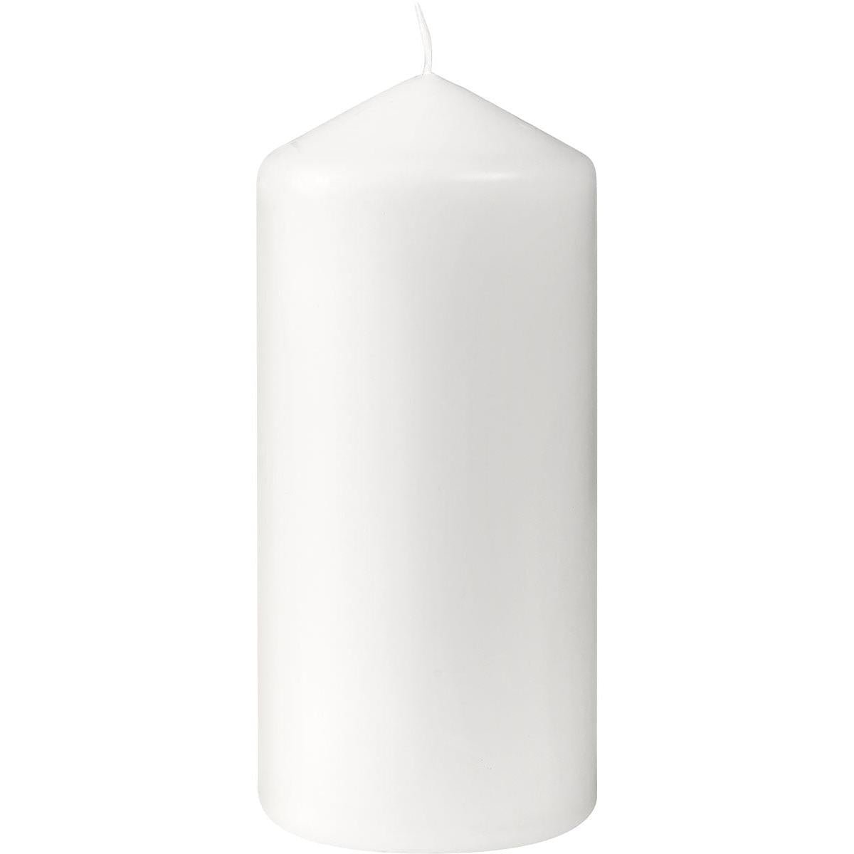 Duni GmbH:s blockljus (130 x 60 mm) har en slät, vit yta och en obelyst veke som ger en atmosfär för cirka 40 timmar.
