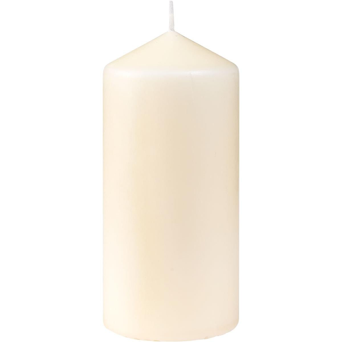 Ett enkelt vitt blockljus (ca. 40h, 130 x 60 mm) från Duni GmbH står upprätt med en centrerad veke mot en vit bakgrund.