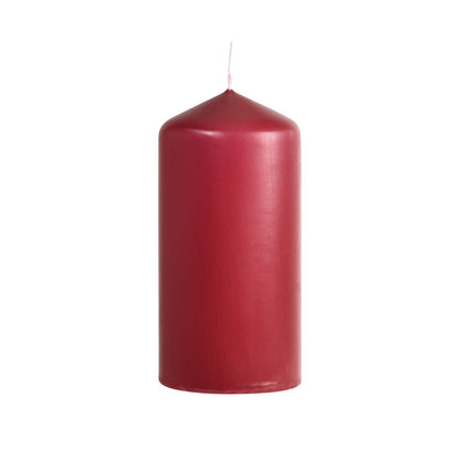 Ett cylindriskt, doftfritt blockljus från Duni GmbH (130 x 60 mm, ca. 40h) i mörkrött med vit veke står upprätt mot en enkel vit bakgrund.