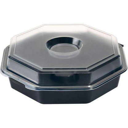 Octaview® med glas Svart / Transparent PS från Duni GmbH är en svart, åttkantig takeout-behållare med ett klart lock som har en rund fördjupning i mitten - perfekt för elegant presentation av mat.