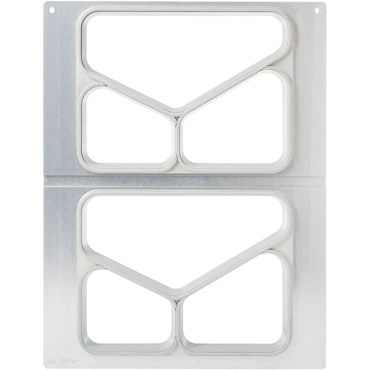 Die Kassette DF15/25 für CPET Schalen der Duni GmbH hat zwei identische rechteckige Abschnitte mit jeweils drei abgerundeten Fächern, 525 ml Fassungsvermögen und einer silbernen, glatten Oberfläche - ideal für den Einsatz in der Gastronomie und kompatibel mit CPET Schalen.