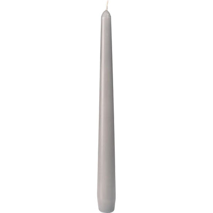 Ett släckt grått ljus från Duni GmbH (250 x 22 mm, ca. 7h brinntid) med slät yta och spetsig topp står upprätt mot en vit bakgrund.