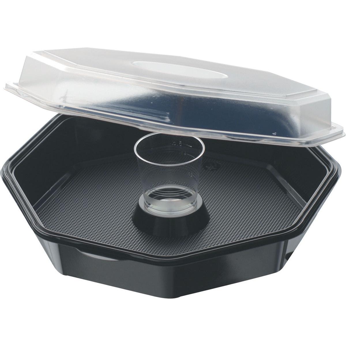 Octaview® svart/transparent PS-bricka 190x190x70 från Duni GmbH (C&C-förpackning med artikelnummer 157541, 35 stycken) har ett genomskinligt kupollock och en central skål – perfekt för en välorganiserad presentation av livsmedel eller som livsmedelsförpackning.