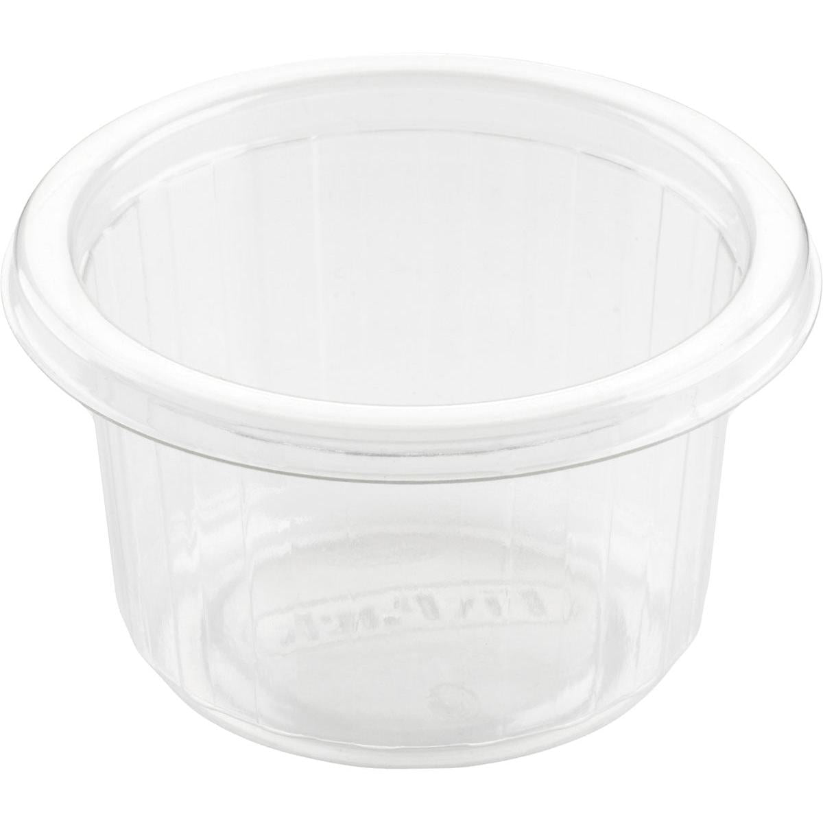 Den Duni GmbH Dressingbägare Fixpack Transparent APET 80x80x46 mm (förpackning 50 stycken) är en liten, räfflad, bredkantad behållare, idealisk för såser eller kryddor, tom på vit bakgrund avbildad.