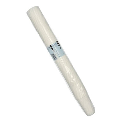 En förseglad stapel Starpak 100 dryckesbägare av vit PP, omsluten av klar plastfolie med en streckkodsetikett i mitten - idealisk för evenemang.