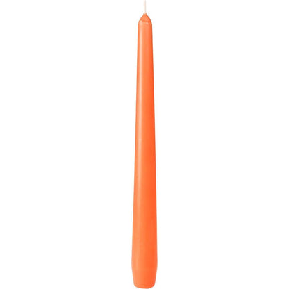 Ett släckt orange ljus från Duni GmbH (ca. 7h, 250 x 22 mm) står upprätt mot en vit bakgrund.