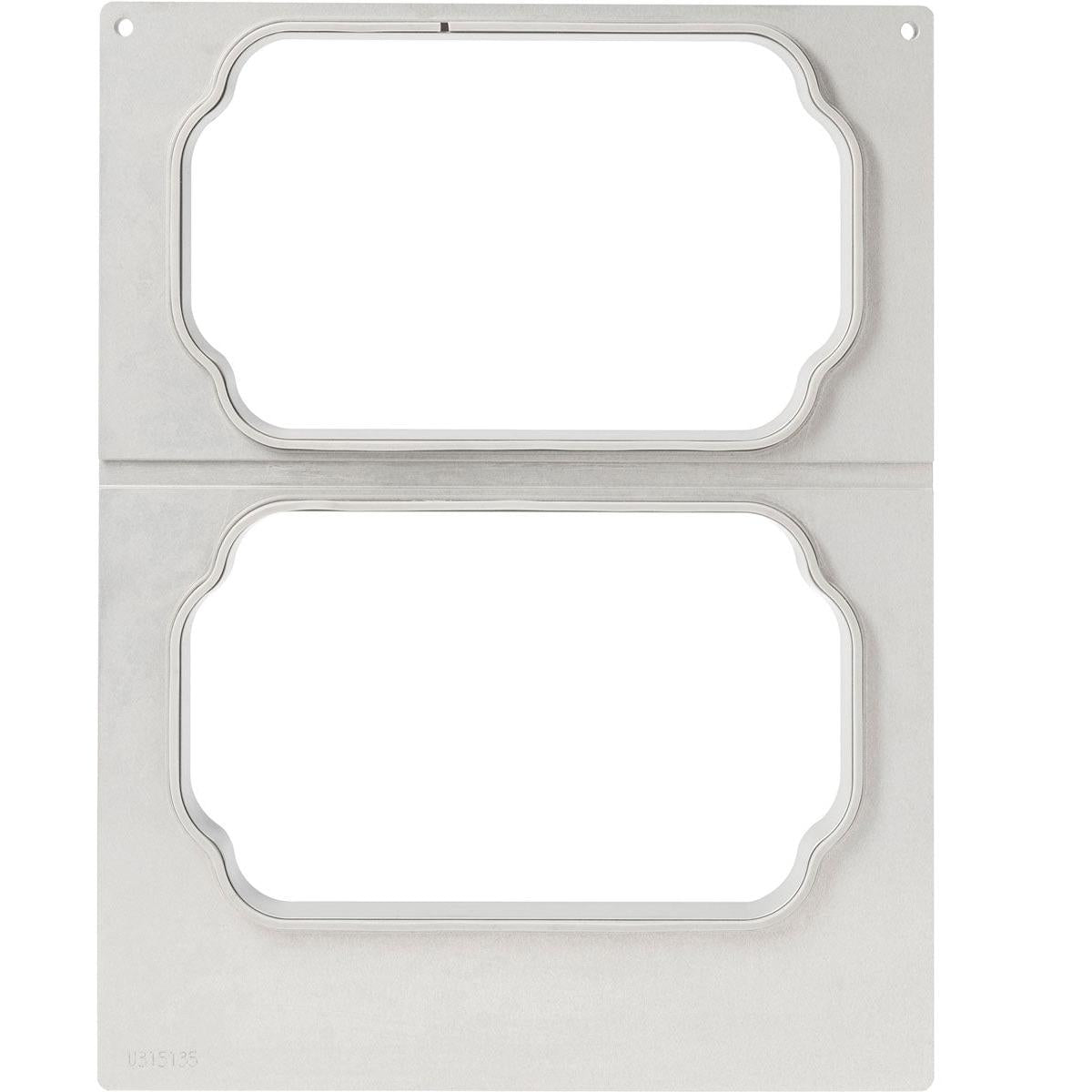 En platt metallmall med två snirkliga utskärningar, perfekt för säker förvaring i kassett DF15/25 för PP-skål Take Away från Duni GmbH. Den borstade ytan har ett litet ingraverat nummer i det nedre vänstra hörnet.