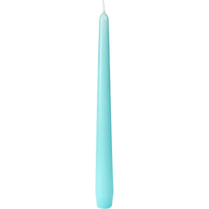 Ett ensamt, släckt ljus från Duni GmbH (ca. 7h, 250 x 22 mm) står upprätt mot en vit bakgrund.