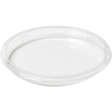 Ein transparenter, flacher Deckel für Deli-Schalen Crystal der Duni GmbH (rPET, 120x120x14 mm, 35 Stück) ist auf weißem Hintergrund abgebildet. Der klare Deckel hat leicht erhöhte Ränder - ideal für die Gastronomie.