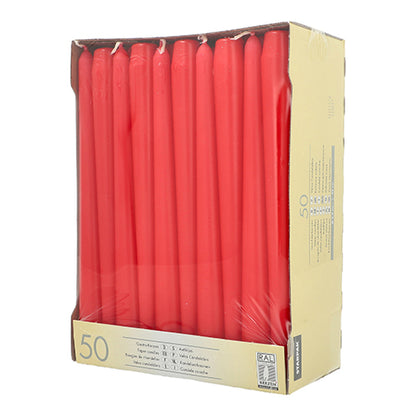 En kartong med 50 kronljus Ø 2,2 cm - 25 cm från Starpak visar röda spetsljus upprätt genom en genomskinlig framsida, med produktinformation på sidan. Varje ljus är 25 cm långt och tillverkas av Starpak.