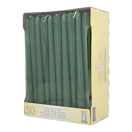 Starpak-kartongen innehåller 50 gröna ljusljus (Ø 2,2 cm, 25 cm), upprättstående och synliga genom ett klart fönster på den beige förpackningen, med tydlig mängd- och produktmärkning.