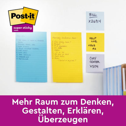 Tre Post-it® Super Sticky Notes i storformat, linjerat (102 mm x 152 mm, 45 blad/block, 100% PEFC) från 3M Deutschland GmbH i blått och gult fäster med handskrivna listor på en vit vägg. Nedanför står det: "Mer utrymme för att tänka, skapa, förklara, övertyga."