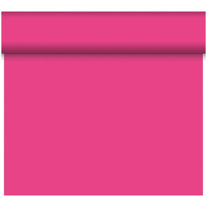 En delvis utrullad Dunicel-bordslöpare Tête-à-Tête (24 m x 0,4 m, 20 sektioner) från Duni GmbH i lysande rosa kastar en skugga längs överkanten; dess släta yta är perfekt för en elegant bordsdekoration.