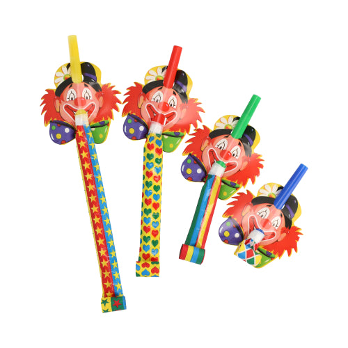De PAPSTAR partytrumpet "Clowngesicht" (4 stycken) från PAPSTAR GmbH erbjuder färgglada, roliga clownansikten med lekfulla mönster - perfekt som glada accessoarer för varje barnkalas. Avbildad i en rad på vit bakgrund.