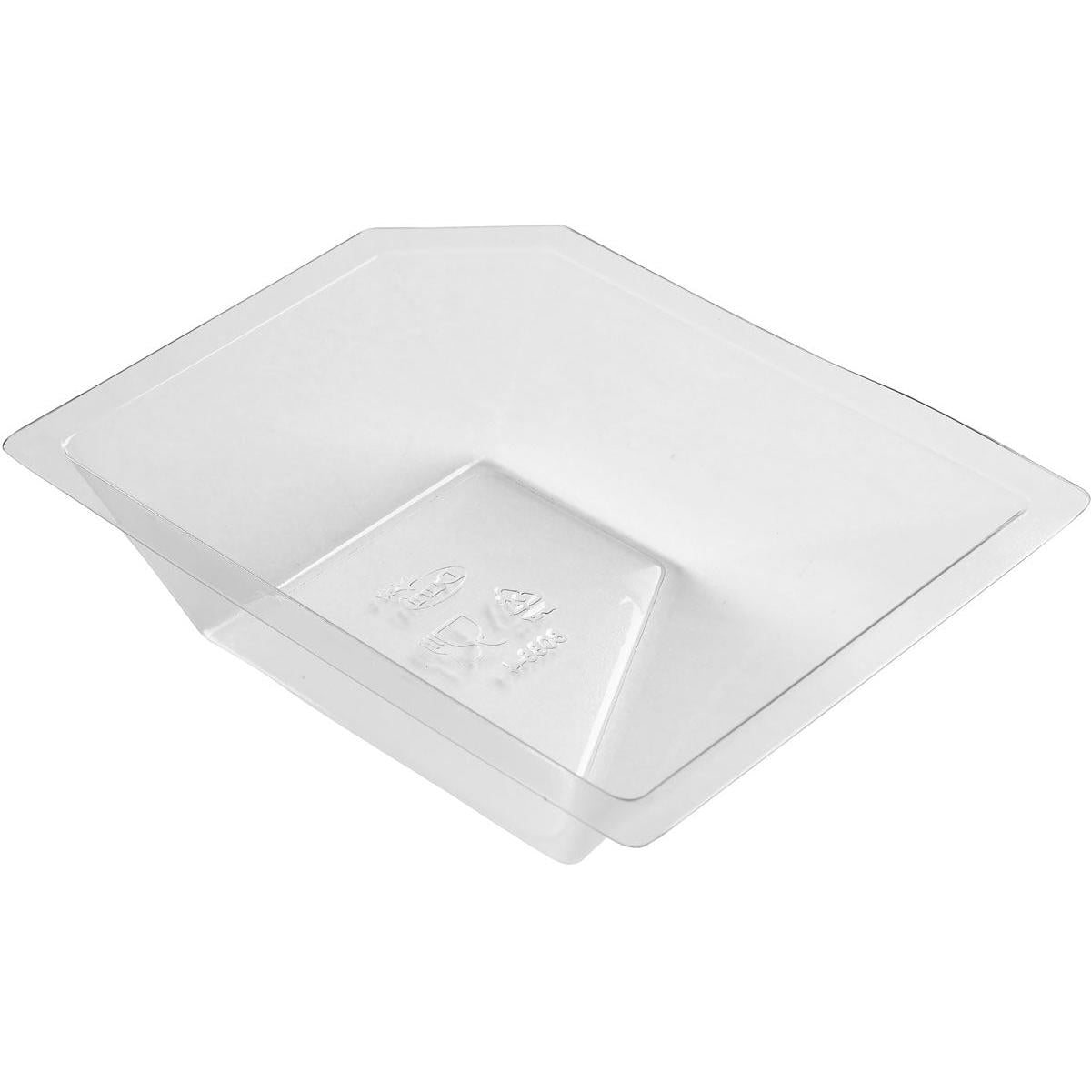 Den Polardeli rPET Mini 100 ml skålen från Duni GmbH är en klar, rektangulär behållare (102x80x24 mm) med lätt avfasade sidor och återvinningssymboler på botten - idealisk som hållbar livsmedelsförpackning. Förpackning: 720 stycken.