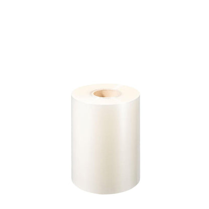 En stor rulle Bio Film Transparent Cellulosa | Förpackning (1 styck) från Duni GmbH med en pappkärna står upprätt på vit bakgrund. Denna miljövänliga cellulosafilm erbjuder ett klart, hållbart alternativ till plast.