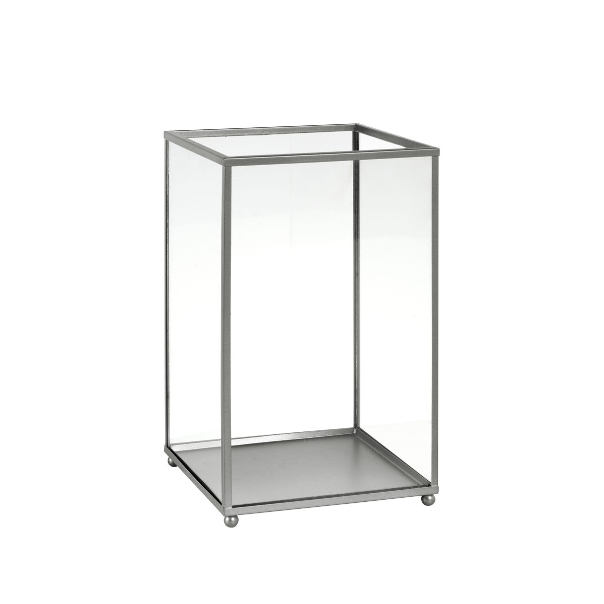 Ljusstaken av glas, 220x140 mm från Duni GmbH imponerar med sin silverfärgade, eleganta design och transparenta sidor - en ädel gåva för varje tillfälle. Förpackningen innehåller 1 styck.