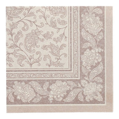 Den 40 x 40 cm stora, kvadratiska servetten från ROYAL-kollektionen från PAPSTAR GmbH i färgen "mocca" visar ett dekorerat blommigt och paisleymönster med matchande prydnadsbård. Förpackningen innehåller 50 servetter, var och en med praktisk 1/4-vikning.