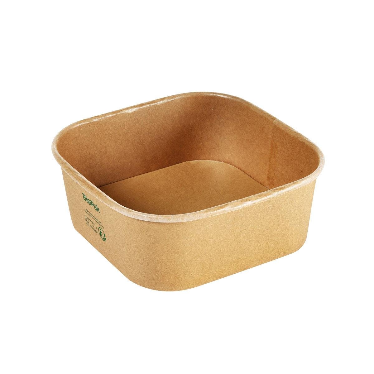 Duni GmbH Kartong BRICK LARGE 1200 ml, en fyrkantig brun FSC/PLA-matbehållare (168x168x65 mm), erbjuder en miljövänlig, hållbar förpackning i 40-pack, avbildad med rundade kanter på vit bakgrund.