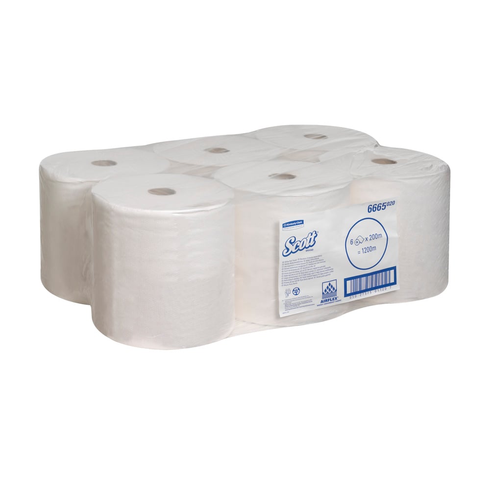Ein Karton mit sechs Scott® PERFORMANCE Handtücher Rollen in weiß von Kimberly-Clark GmbH, hygienisch und umweltfreundlich - jede Rolle einzeln verpackt mit weißem und blauem Etikett für eine einfache, saubere Entnahme.