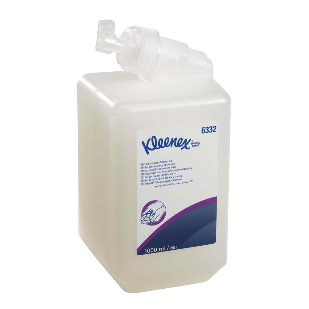 En klar 1L Kleenex® hår- och kroppsschampo kassett från Kimberly-Clark GmbH, med vit etikett och dispenser, innehåller information om mild vård och effektiv rengöring i blå och lila text. Säljs som 6 kassetter per kartong.