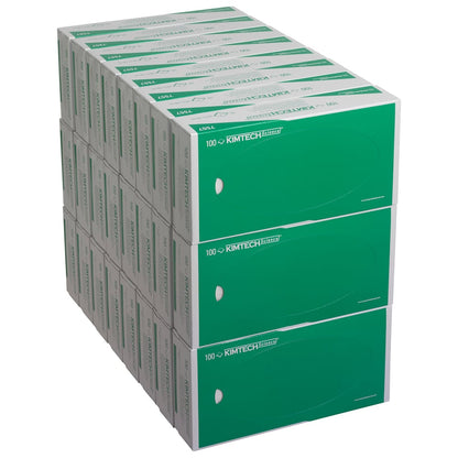 En stapel med 24 Kimberly-Clark Kimtech® Science precisionsservetterlådor, vit 2-lagers med "100" branding - perfekt för laboratorier som förutom skyddshandskar också behöver högkvalitativa precisionsservetter.