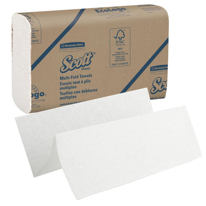 En låda Scott® Handdukar - MultiFold, Vit, Medium, 16 clips x 250 ark från Kimberly-Clark GmbH; avbildad med två ovikta vita handdukar - idealisk för hygienisk handtorkning.