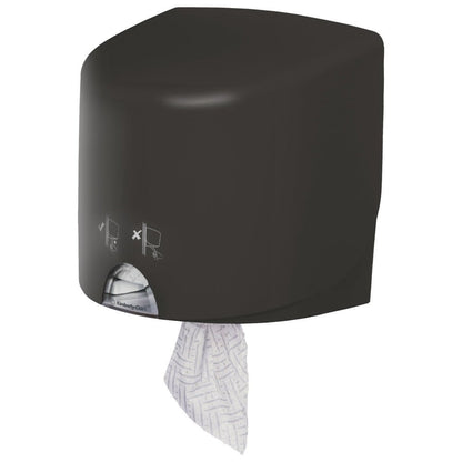 En grå Aquarius™ torkduk-dispenser - Roll Control väggdispenser från Kimberly-Clark GmbH, med en enskild handduk som delvis distribueras och instruktioner på framsidan - idealisk för professionell användning.