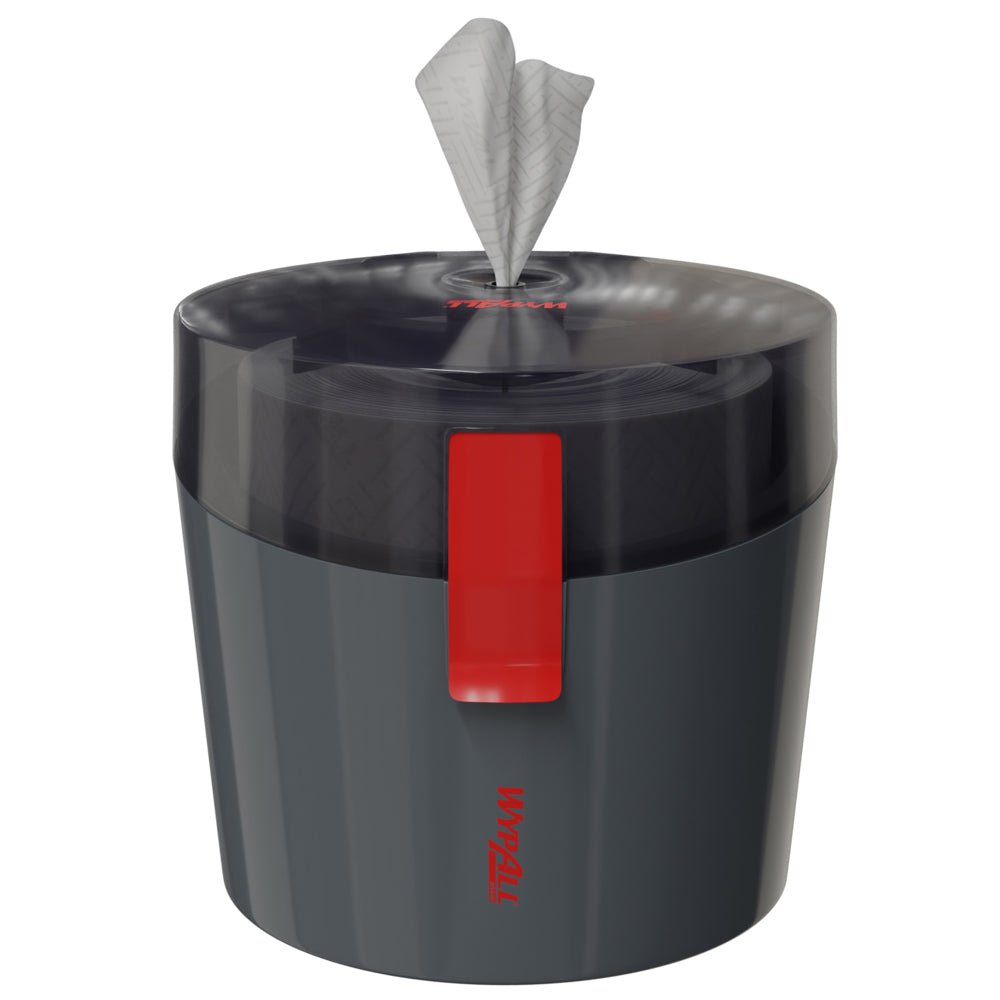 En mörkgrå, cylindrisk WypAll® Reach Plus™ Centrefeed-dispenser från Kimberly-Clark GmbH med transparent lock och röd låsning rymmer en rulle engångsdukar som delvis dras genom det övre spåret.