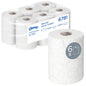 En kartong med 6 Kleenex® Ultra™ Slimroll™ pappershanddukar från Kimberly-Clark GmbH, varje vit rulle 100m, idealisk för smala dispensersystem. En rulle är separat avbildad med ett "6x" och rullsymbol på etiketten.