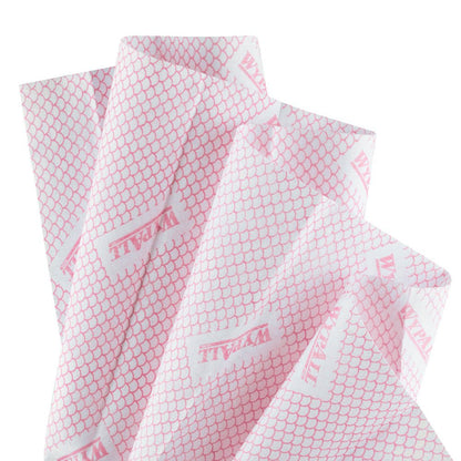 Flera rosa och vita WypAll® X80 Critical Clean - Interfold-servetter (41,00 cm x 33,00 cm) från Kimberly-Clark GmbH är utspridda och visar ett fjälliknande mönster och en synlig rosa märkning.
